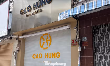 Đóng cửa hàng loạt, nhiều tiệm kim cương ở TPHCM đổ lỗi cho khách hàng