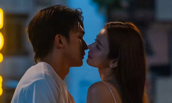 Đỗ Nhật Hoàng của phim 'Mưa đỏ' bất ngờ 'thả thính' cực ngọt với DJ Mie, lộ 'cảnh nóng' đầy táo bạo