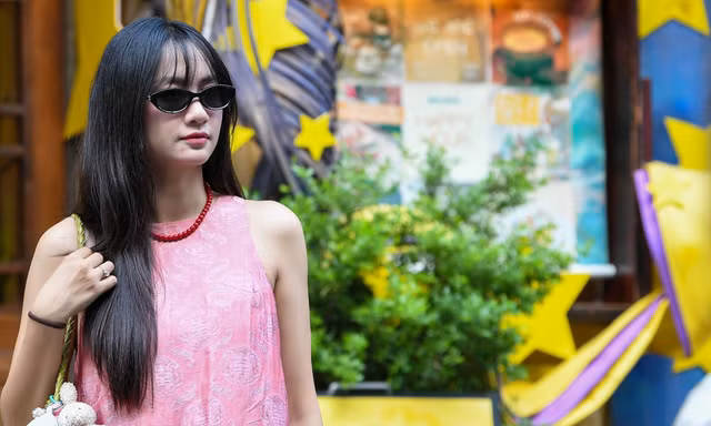 Xếp hàng check in cổng Trung thu dài 15 m trên phố cổ Hà Nội