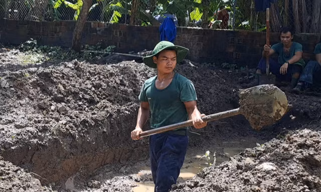 Hiện trường tìm kiếm hài cốt liệt sĩ trong vườn nhà dân ở Gia Lai