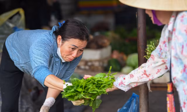 20/10 không nghỉ của những người phụ nữ ở chợ dân sinh 