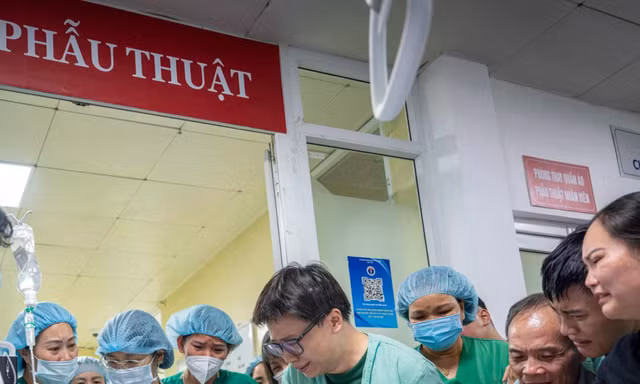 Phút cuối xúc động tiễn biệt nữ bác sĩ hiến tạng, cứu sống ba người 