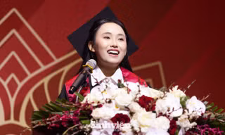 Nữ sinh đại diện hàng ngàn sinh viên FTU phát biểu tốt nghiệp có thành tích 'khủng' thế nào?