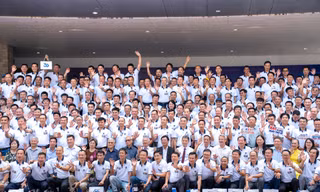 Hơn 700 cựu sinh viên khóa 41 Trường Đại học Xây dựng Hà Nội cùng hội ngộ sau 30 năm