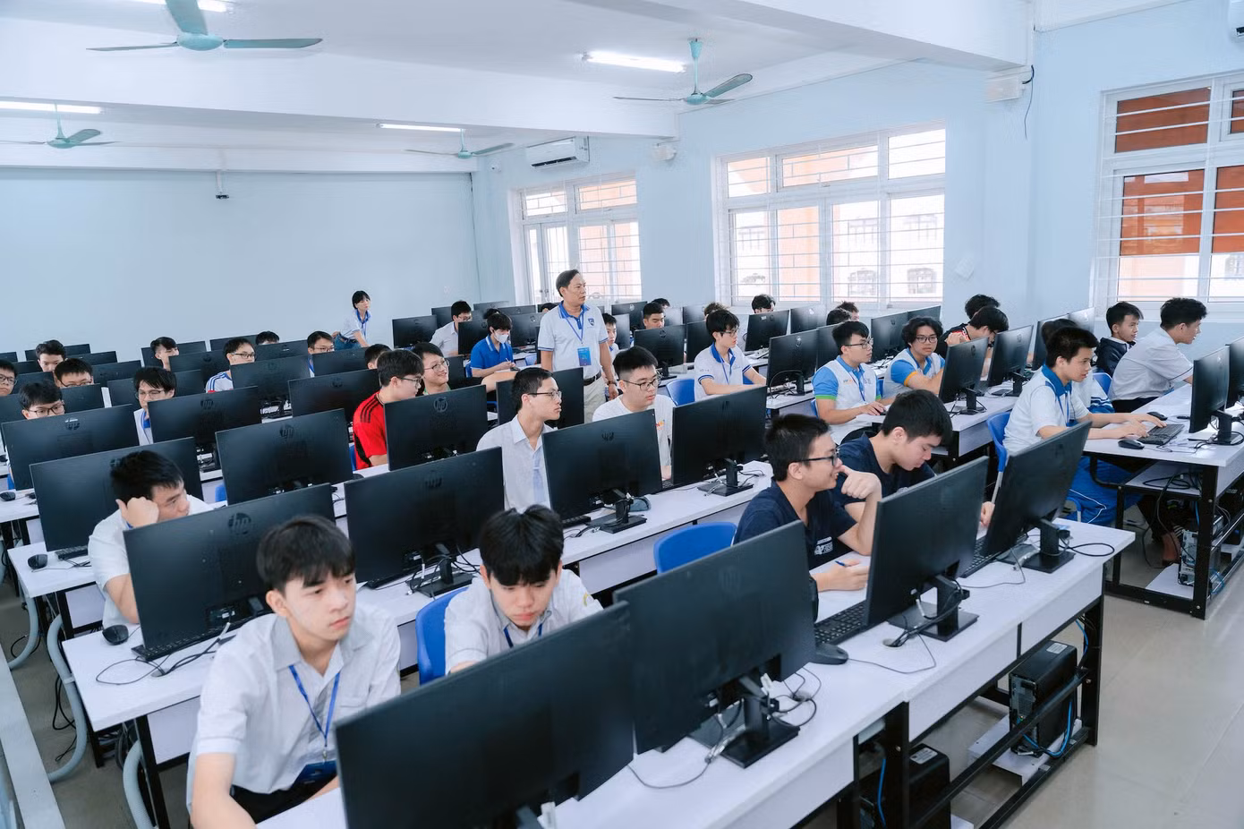 2tin-hoc-tre-toan-quoc.jpg