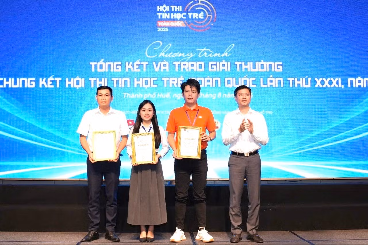 2tin-hoc-tre-toan-quoc.jpg