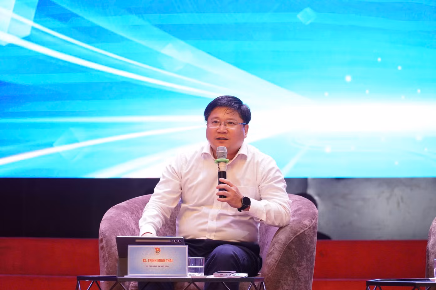 9doi-thoai-thanh-nien.jpg