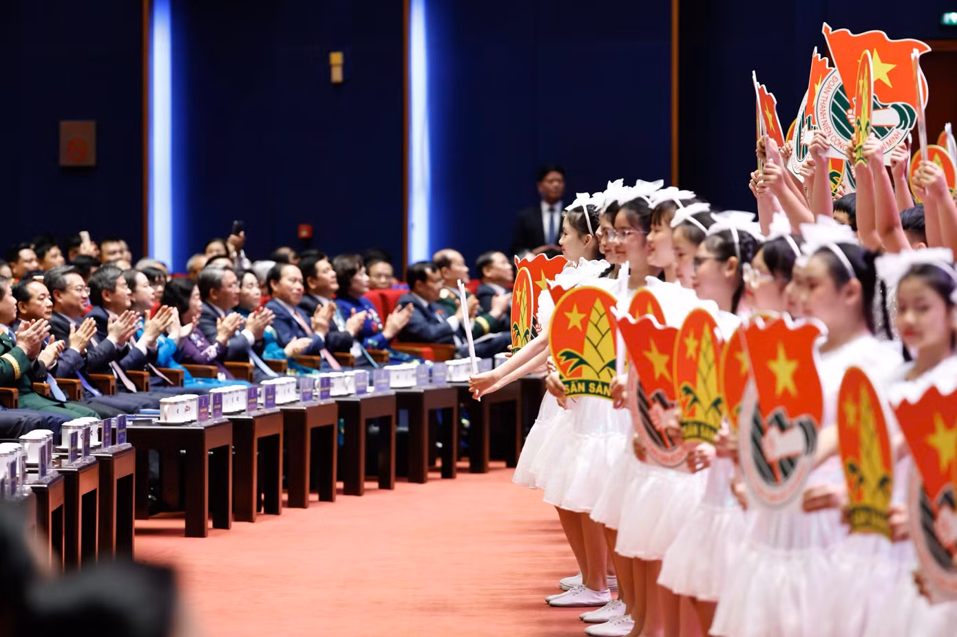13dai-hoi-doan-xiii.jpg