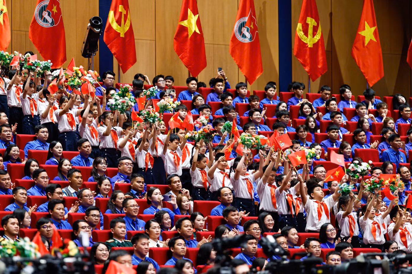 12dai-hoi-doan-xiii.jpg