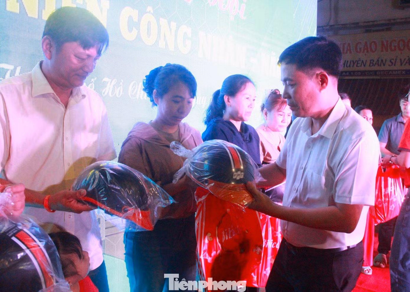 tp-cong-nhan.jpg