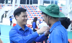 Sinh viên tình nguyện mang sức trẻ đến vùng khó