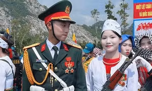 Chuyện tình chàng 'sĩ quan lục quân' và 'nữ dân quân' tại A80 gây sốt mạng