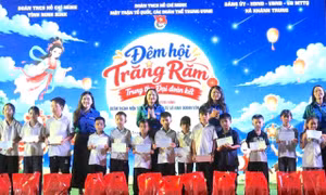 Anh tài, em xinh khuấy động Trung thu Đại đoàn kết