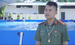 Mang bể bơi về bản, giúp trẻ em phòng tránh đuối nước
