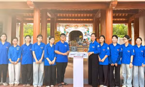 Một địa điểm di tích lịch sử được thiết kế bảng mã QR để người dân và du khách dễ dàng tra cứu thông tin.