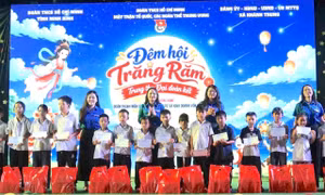 Anh tài, em xinh khuấy động Trung thu Đại đoàn kết