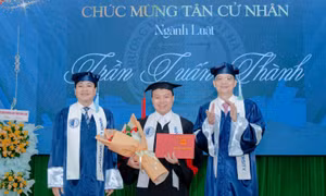 Cử nhân Luật viết đơn tình nguyện nhập ngũ 