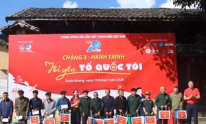 Hành trình 'Tôi yêu Tổ quốc tôi' chặng 3 đến với vùng đất địa đầu Lũng Cú