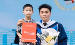Những thủ khoa xuất sắc truyền cảm hứng - Bài 4: Nghị lực phi thường của 'ông bố sinh viên'