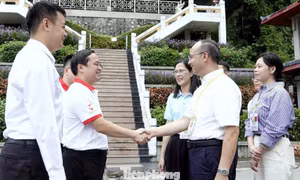 100 đại biểu thanh niên Việt Nam bắt đầu hành trình ‘tìm theo dấu đỏ’