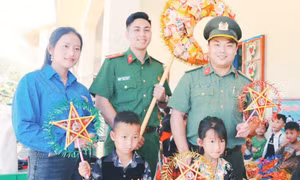 Vui Trung thu cùng thiếu nhi Sơn La, An Giang