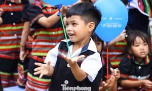 'Lớp học reo vui' đến với học sinh Cơ Tu ở Đà Nẵng