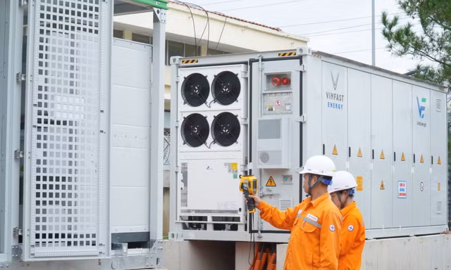 EVNNPC: Từng bước làm chủ công nghệ pin lưu trữ năng lượng BESS trên lưới điện miền Bắc