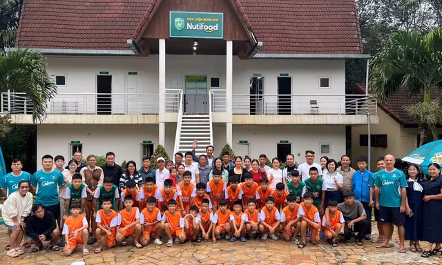 Tân binh Học viện Bóng đá Nutifood nô nức ngày nhập học, 30 tài năng trẻ sẵn sàng chinh phục giấc mơ sân cỏ