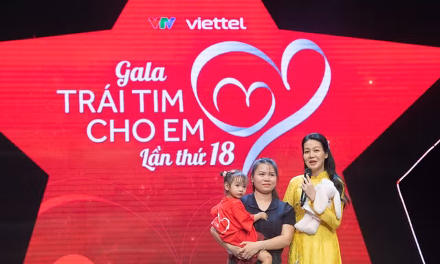 Viettel cùng “Trái tim cho em” viết tiếp 18 năm hành trình hồi sinh những trái tim nhỏ