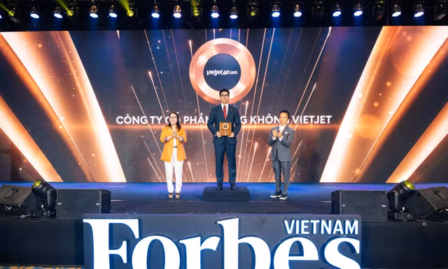 Forbes tiếp tục vinh danh Vietjet trong Top 50 công ty niêm yết tốt nhất Việt Nam 2026