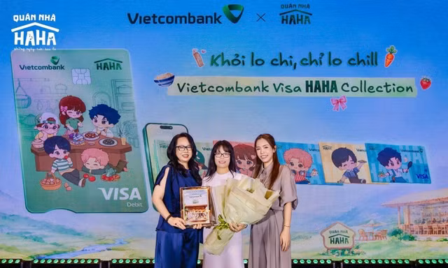 Vietcombank đồng đầu tư Quán Nhà Haha, đưa dàn nghệ sĩ lên bộ sưu tập thiết kế thẻ độc quyền