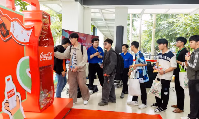 Hành trình 4 năm người trẻ hình thành thói quen thu gom và tái chế chai nhựa