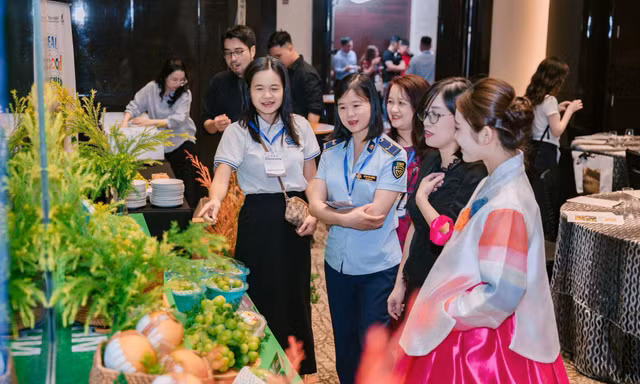 aT quảng bá lê và nho Hàn Quốc chính hãng tại Việt Nam