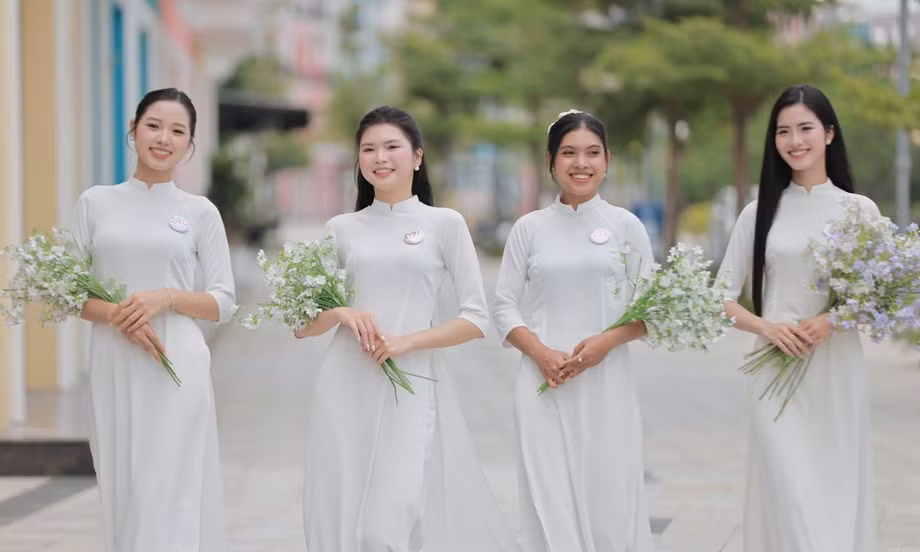 Dàn thí sinh Hoa hậu Việt Nam 2026 khoe vẻ đẹp tinh khôi cùng áo dài trắng
