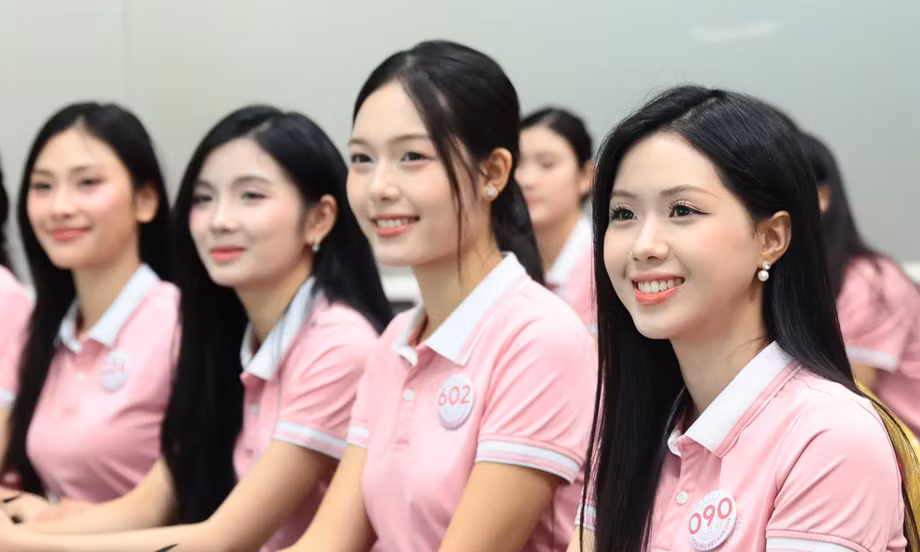 Thí sinh Hoa hậu Việt Nam 2026 học kỹ năng giao tiếp, ứng xử và dẫn chương trình