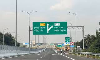 Cao tốc Bến Lức – Long Thành ngày đầu thông xe nhìn từ trên cao