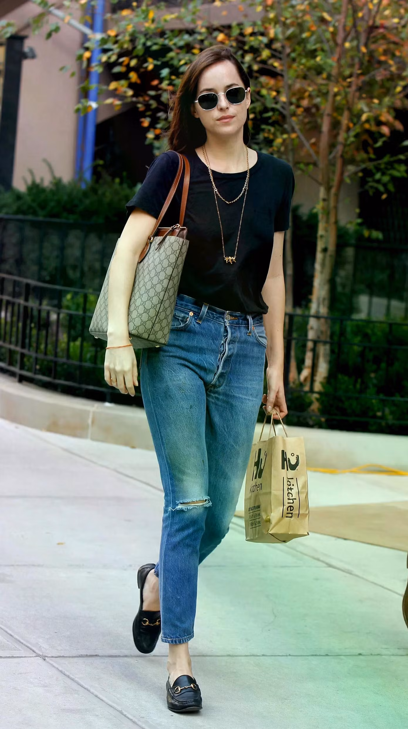 00-dakota-johnson.jpg