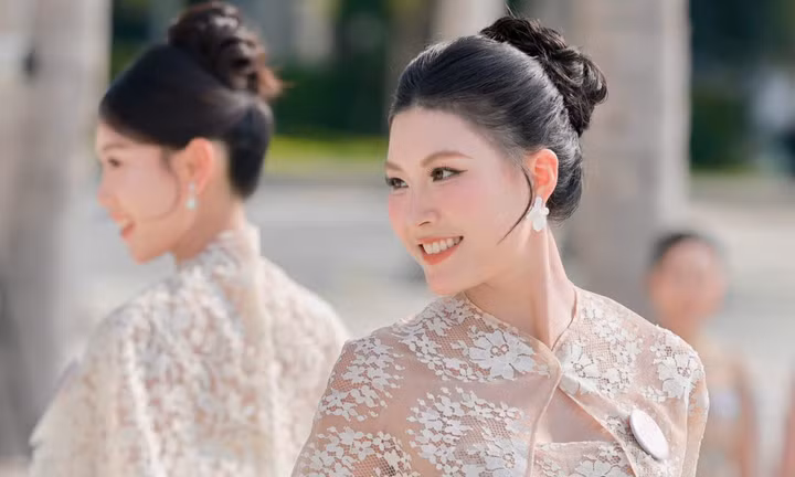 25 nàng thơ Hoa hậu Việt Nam catwalk trên cát