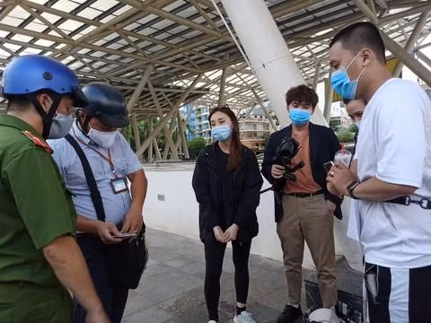 TP. HCM: Nhiều bạn trẻ bị xử phạt vì không đeo khẩu trang nơi công cộng