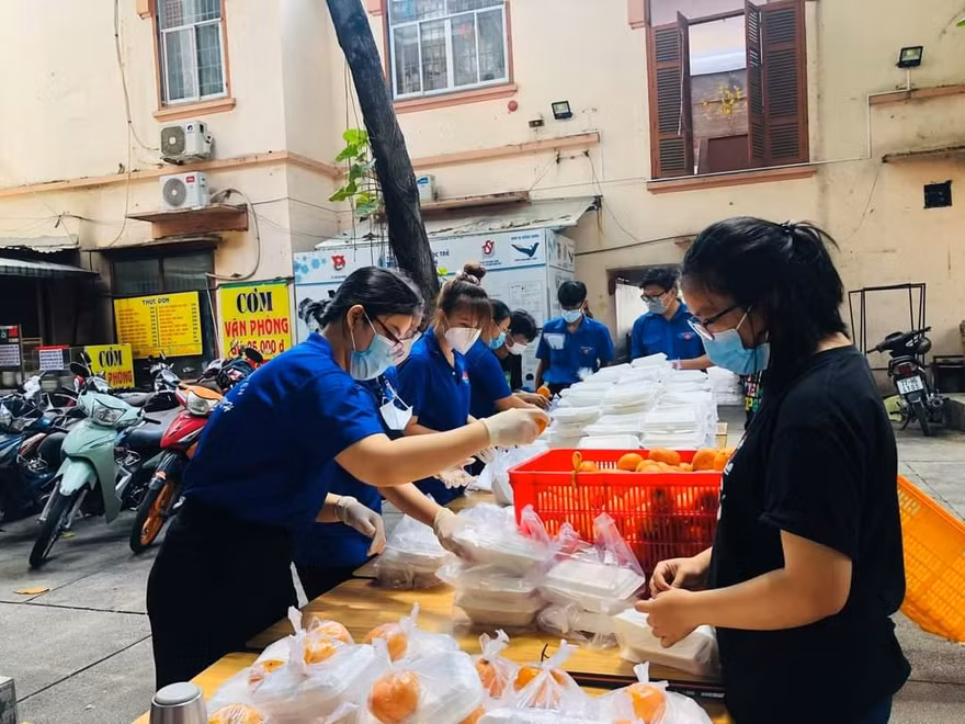 Những suất ăn nghĩa tình chống dịch