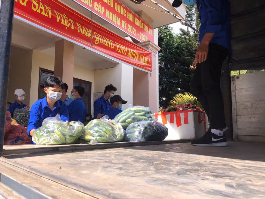 Những “chuyến xe yêu thương” từ Lâm Đồng hướng về tâm dịch TP. HCM