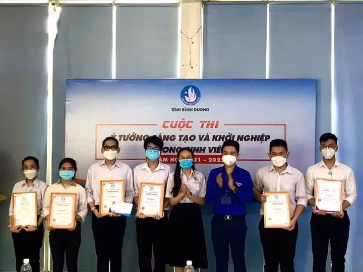 Khởi nghiệp bằng son dưỡng làm từ nguyên liệu tự nhiên