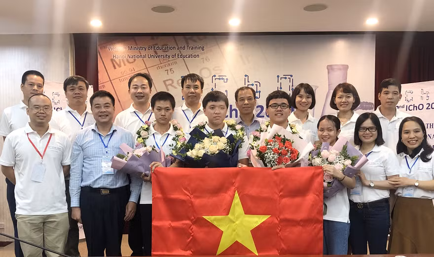 Tuyển Olympic Hoá học Việt Nam giành 4 Huy chương Vàng quốc tế