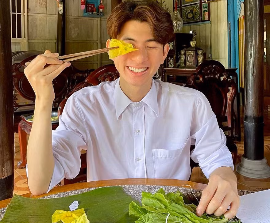 Chàng trai khiến người khác đã mắt và... "sôi bụng" với những chiếc váy làm từ bánh miền Tây 