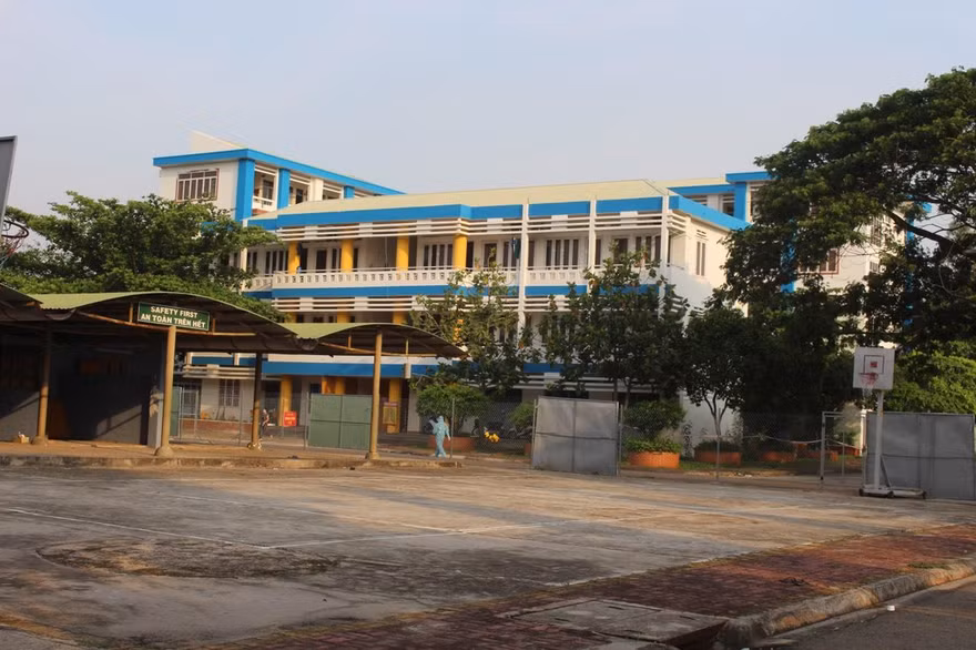Giảm tiền thuê cho trường cao đẳng được trưng dụng làm nơi cách ly