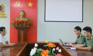 Tung tin 'vỡ đê' giữa lúc mưa lũ, người đàn ông bị phạt 15 triệu đồng