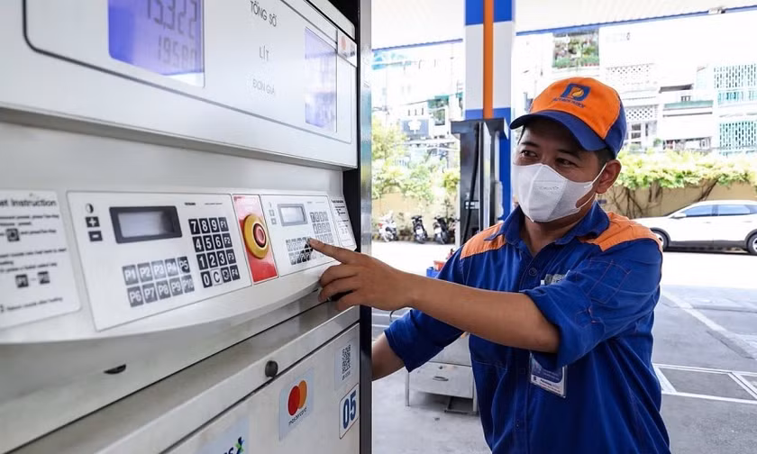 Giá xăng dầu giảm từ chiều nay.