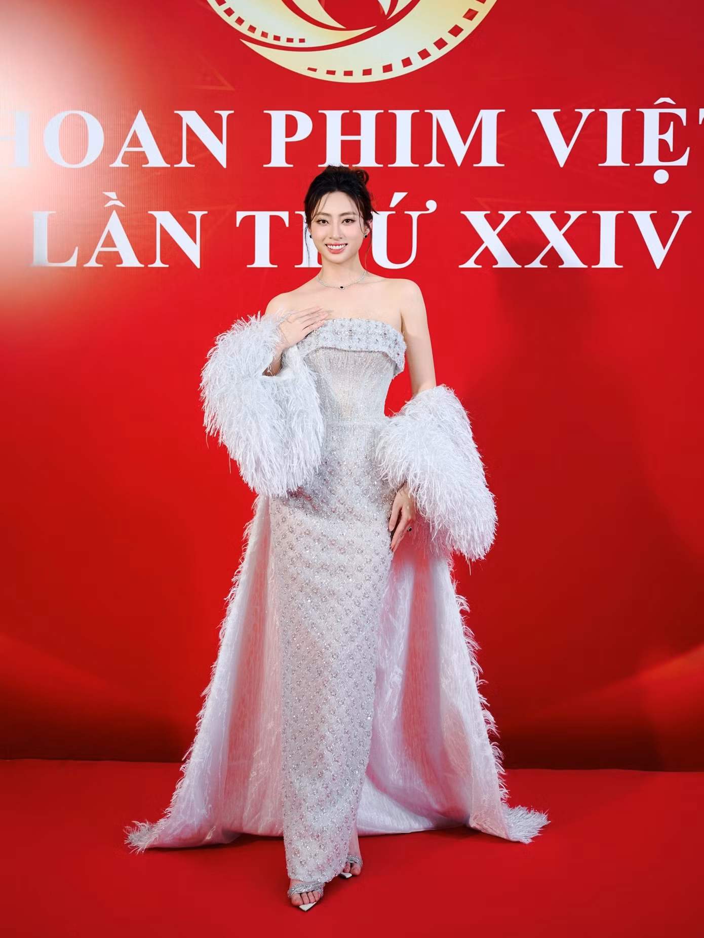 luong-thuy-linh.jpg