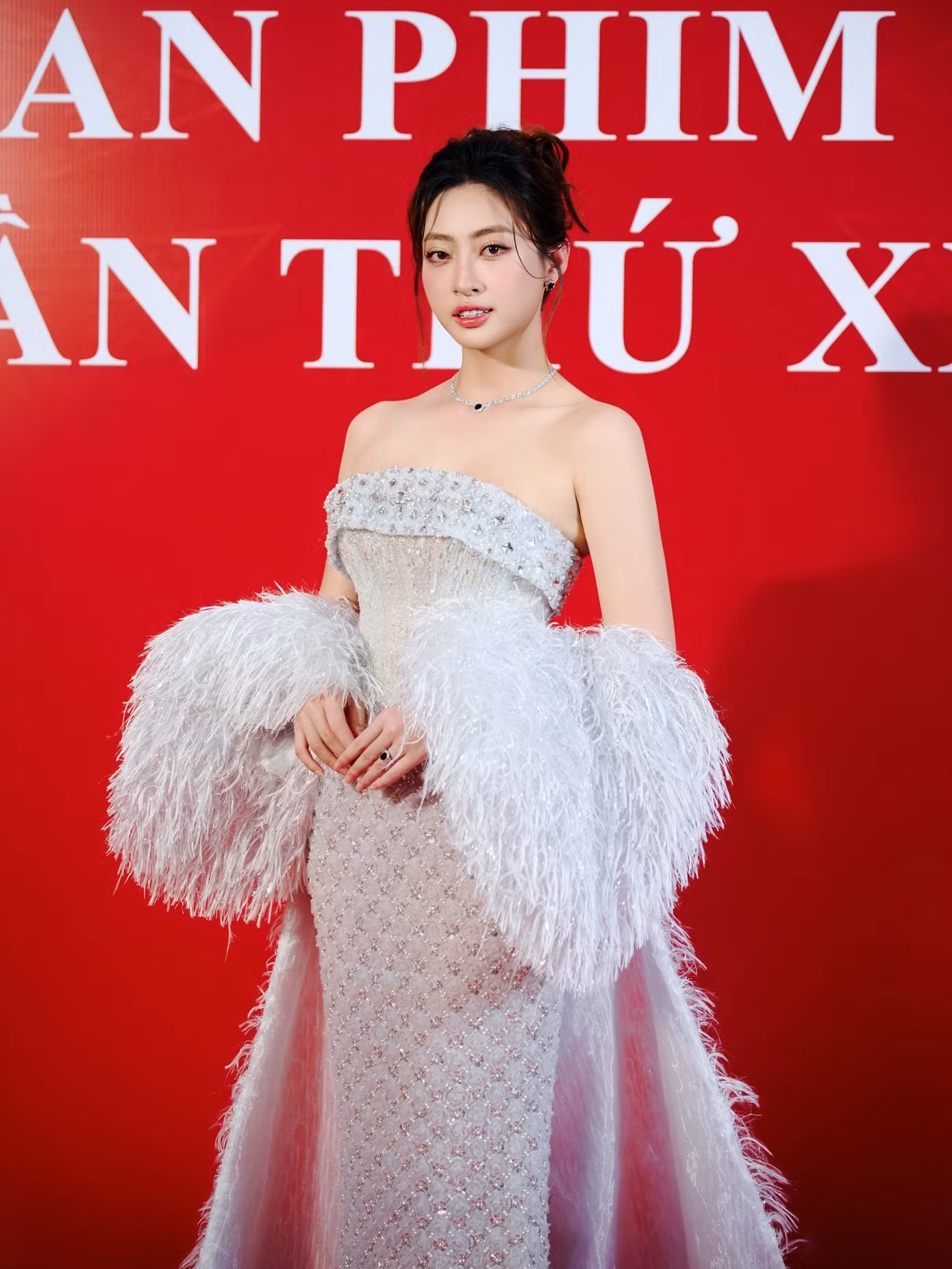 luong-thuy-linh1.jpg