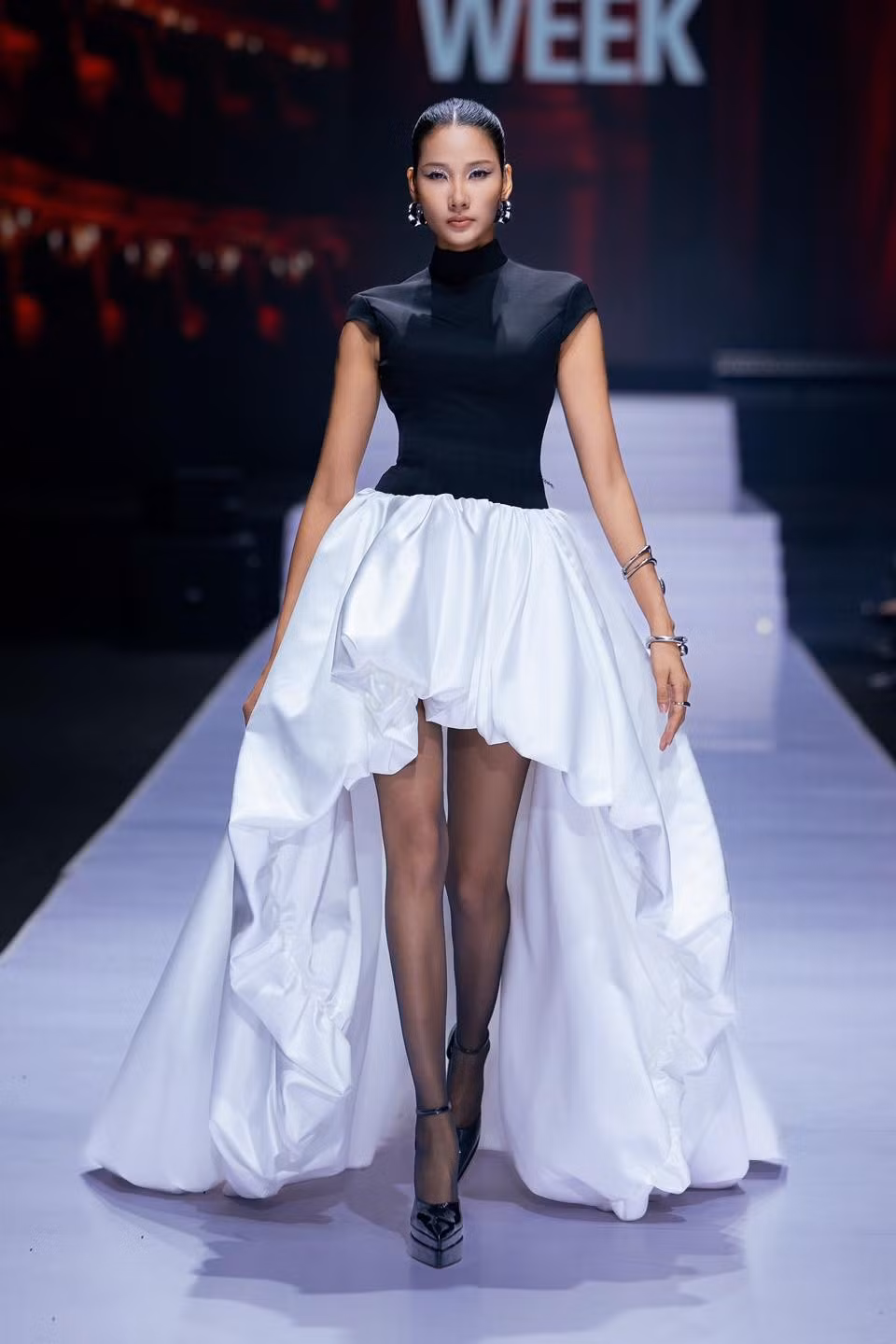 hoang-thuy.jpg